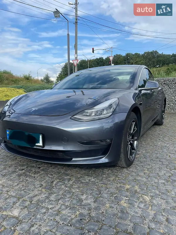 Tesla Model 3 2020