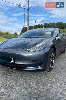 Tesla Model 3  2020