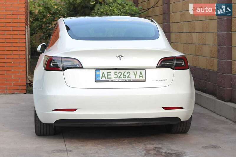 Седан Tesla Model 3 2020 в Дніпрі