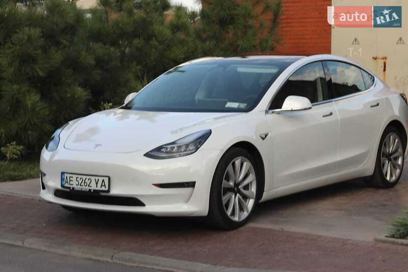 Седан Tesla Model 3 2020 в Дніпрі