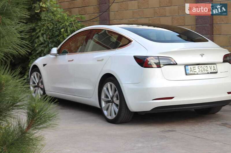 Седан Tesla Model 3 2020 в Дніпрі