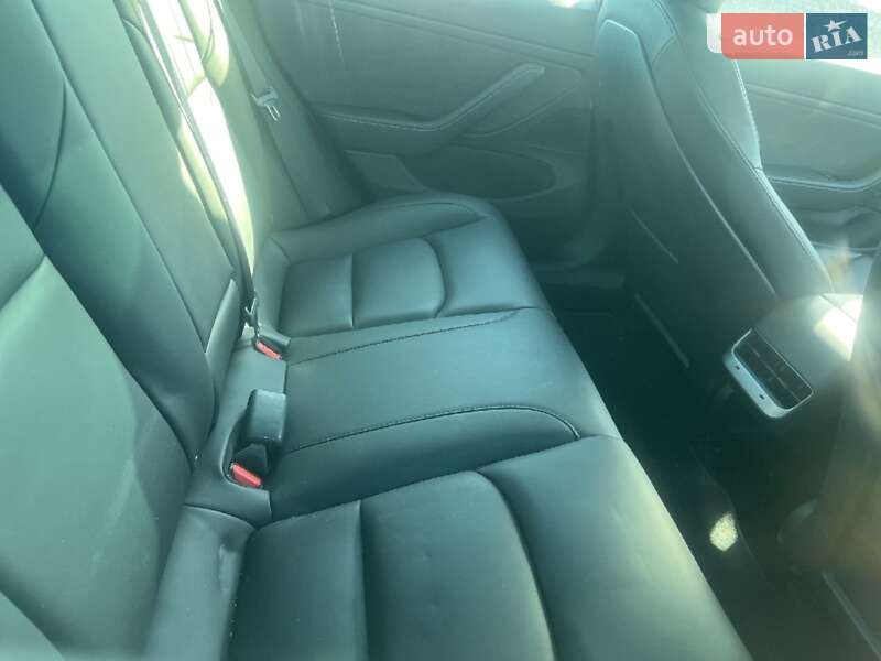 Седан Tesla Model 3 2020 в Дніпрі