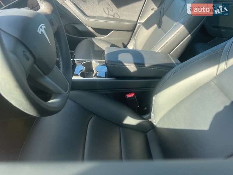 Седан Tesla Model 3 2020 в Дніпрі