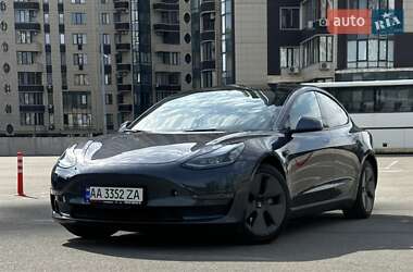 Tesla Model 3  2022