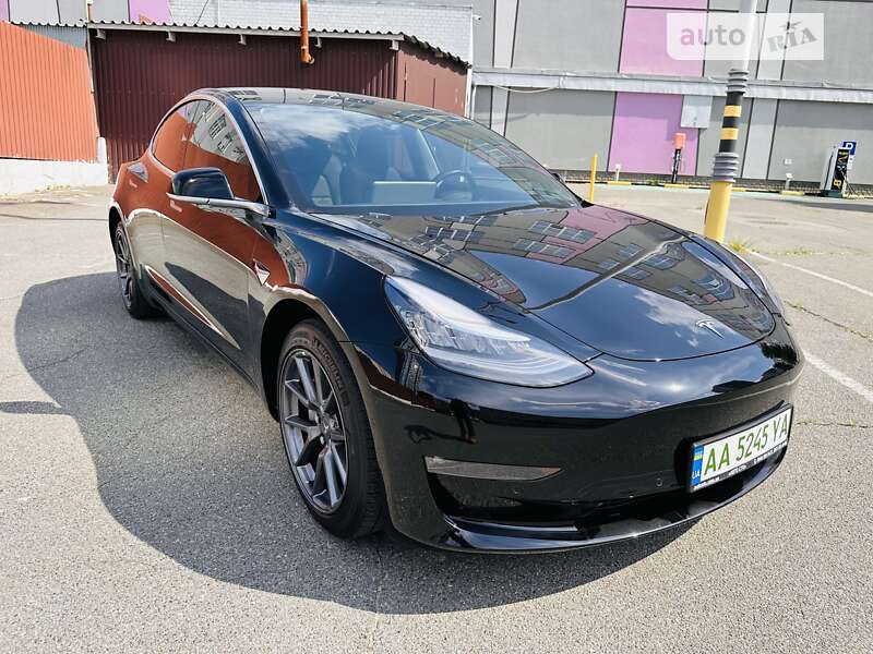 Седан Tesla Model 3 2018 в Киеве