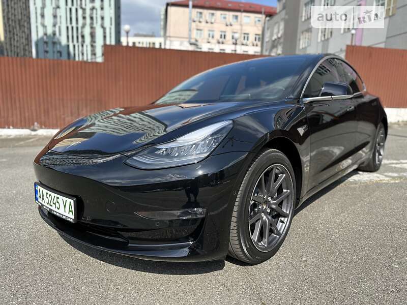 Седан Tesla Model 3 2018 в Киеве