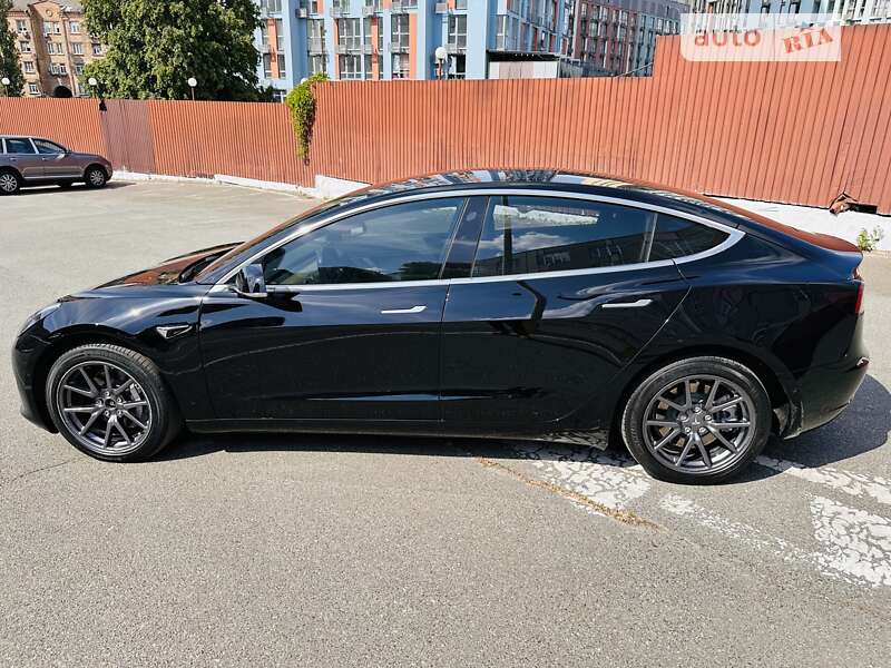 Седан Tesla Model 3 2018 в Киеве