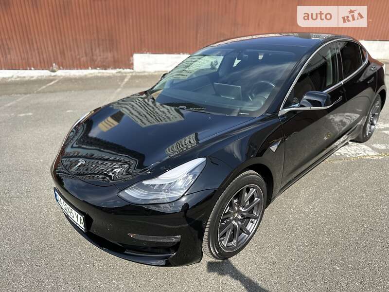 Седан Tesla Model 3 2018 в Киеве