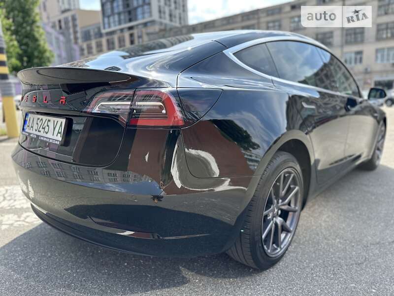 Седан Tesla Model 3 2018 в Киеве