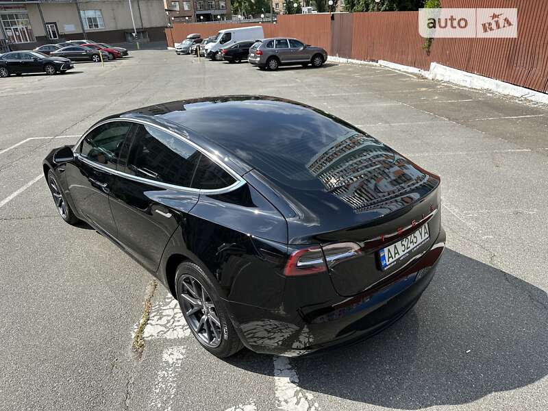 Седан Tesla Model 3 2018 в Киеве