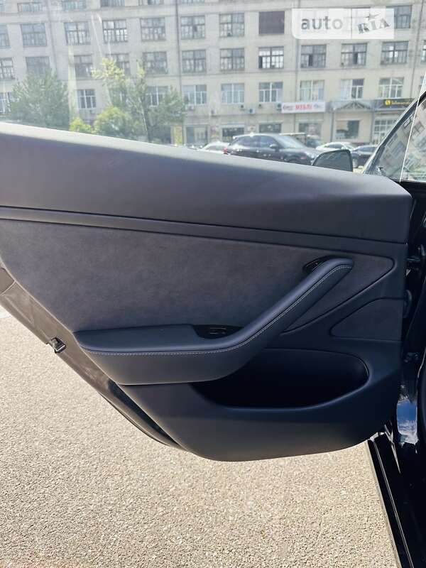 Седан Tesla Model 3 2018 в Киеве