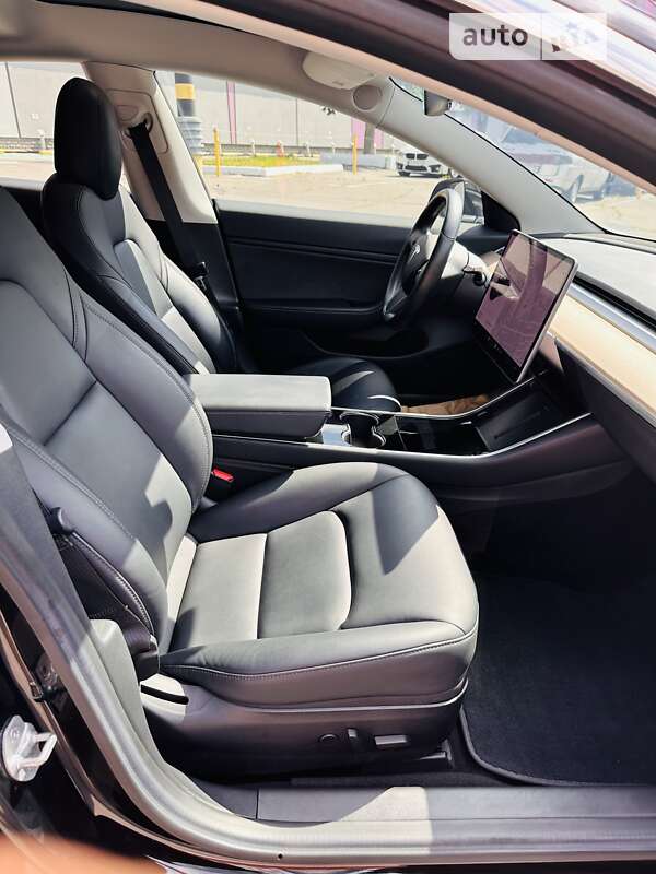 Седан Tesla Model 3 2018 в Киеве