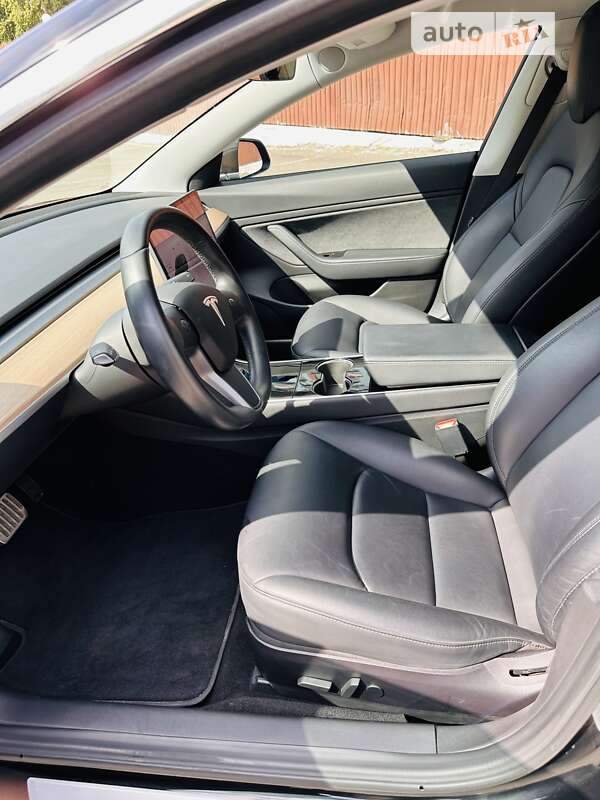 Седан Tesla Model 3 2018 в Киеве