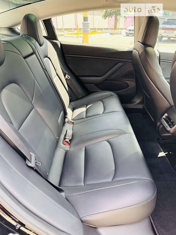 Седан Tesla Model 3 2018 в Киеве