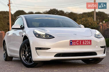 Tesla Model 3  2022