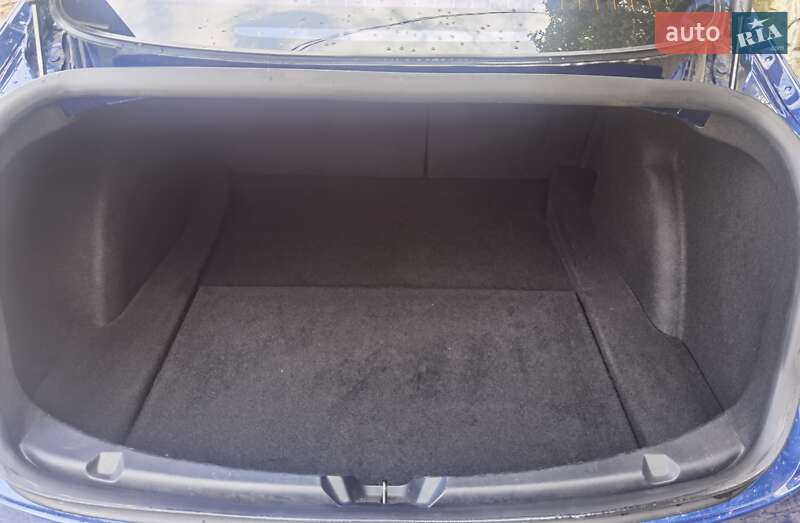 Седан Tesla Model 3 2018 в Львове