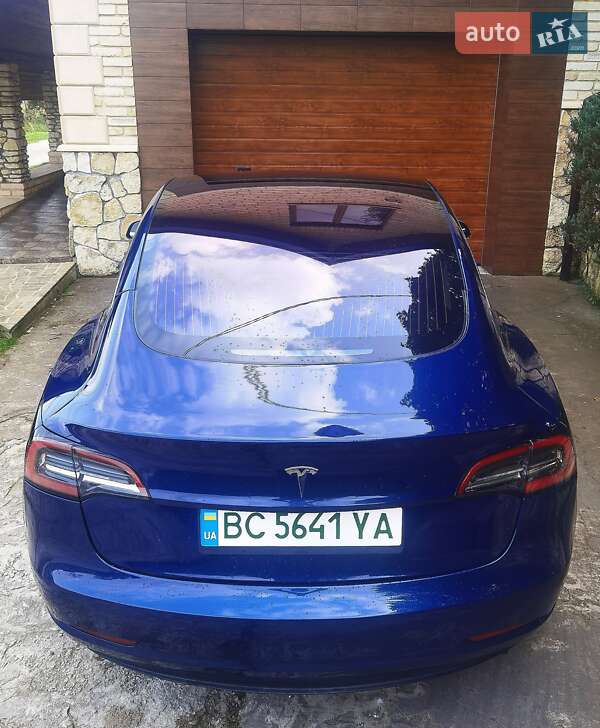 Седан Tesla Model 3 2018 в Львове