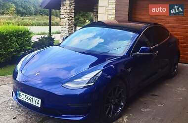 Седан Tesla Model 3 2018 в Львове