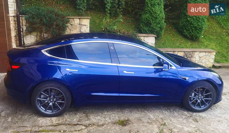 Седан Tesla Model 3 2018 в Львове