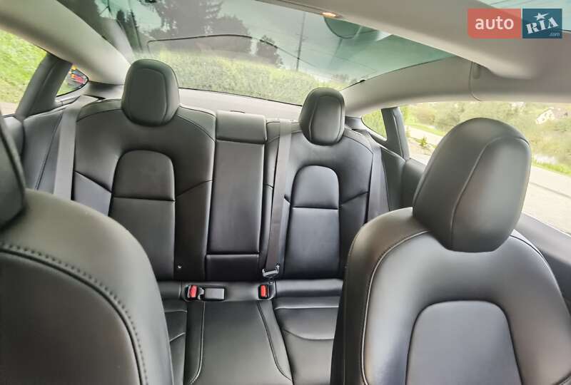 Седан Tesla Model 3 2018 в Львове