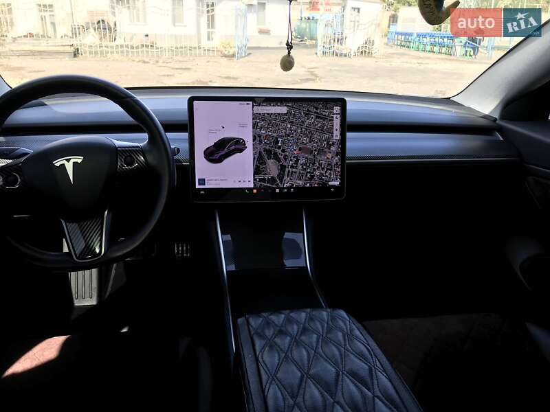 Седан Tesla Model 3 2018 в Одессе
