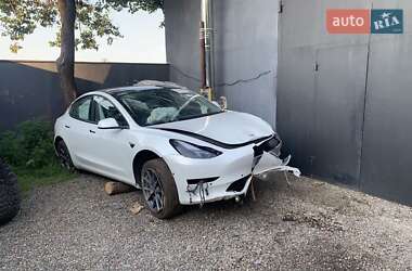 Tesla Model 3  2021