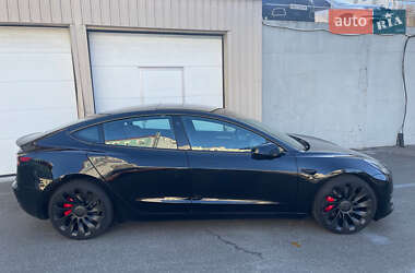 Tesla Model 3  2021