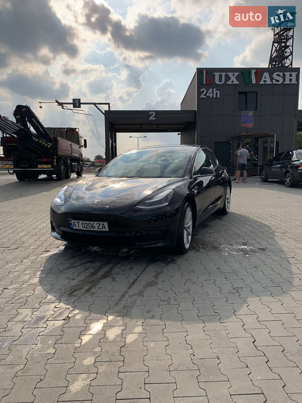 Седан Tesla Model 3 2019 в Калуші
