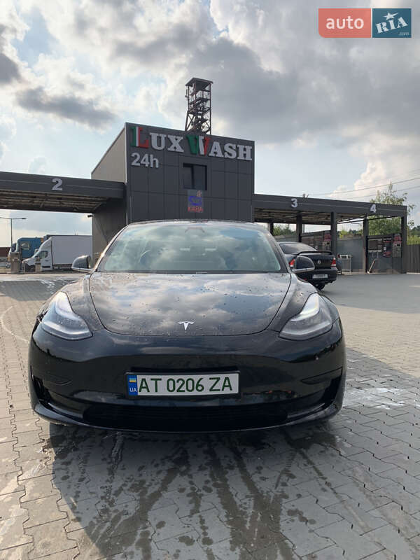 Седан Tesla Model 3 2019 в Калуші