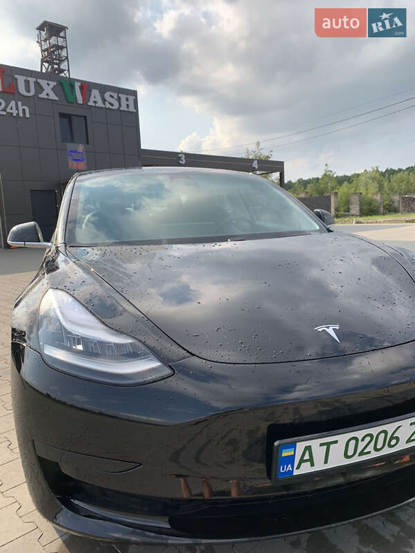 Седан Tesla Model 3 2019 в Калуші