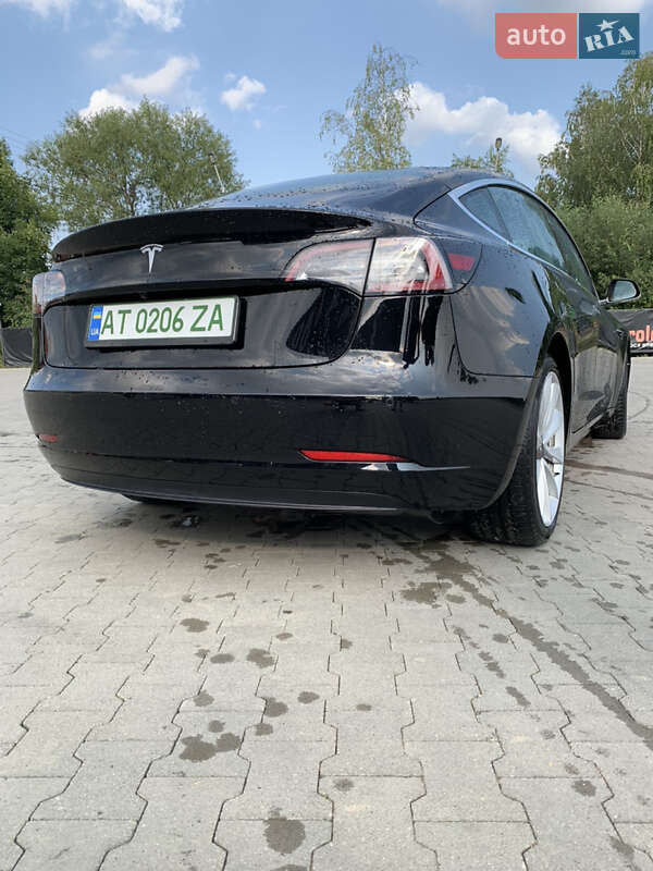 Седан Tesla Model 3 2019 в Калуші