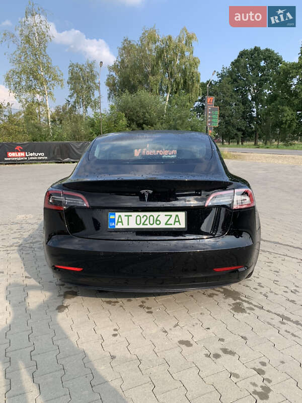 Седан Tesla Model 3 2019 в Калуші