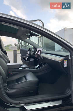 Седан Tesla Model 3 2019 в Калуші