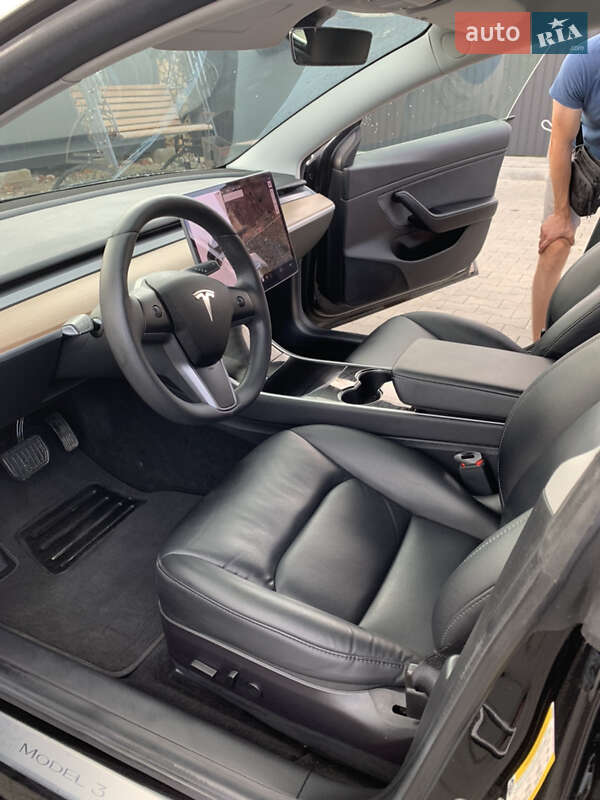Седан Tesla Model 3 2019 в Калуші