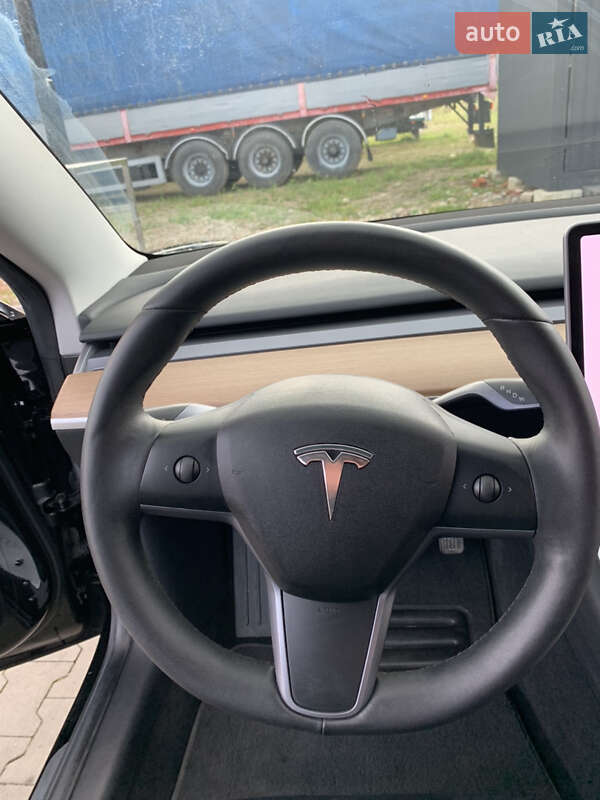 Седан Tesla Model 3 2019 в Калуші