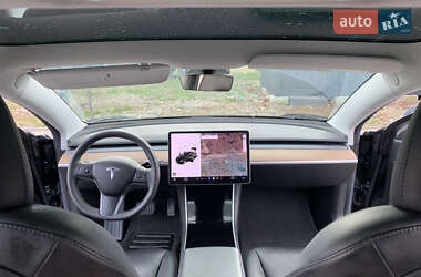 Седан Tesla Model 3 2019 в Калуші
