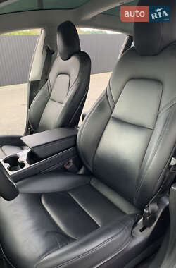 Седан Tesla Model 3 2019 в Калуші