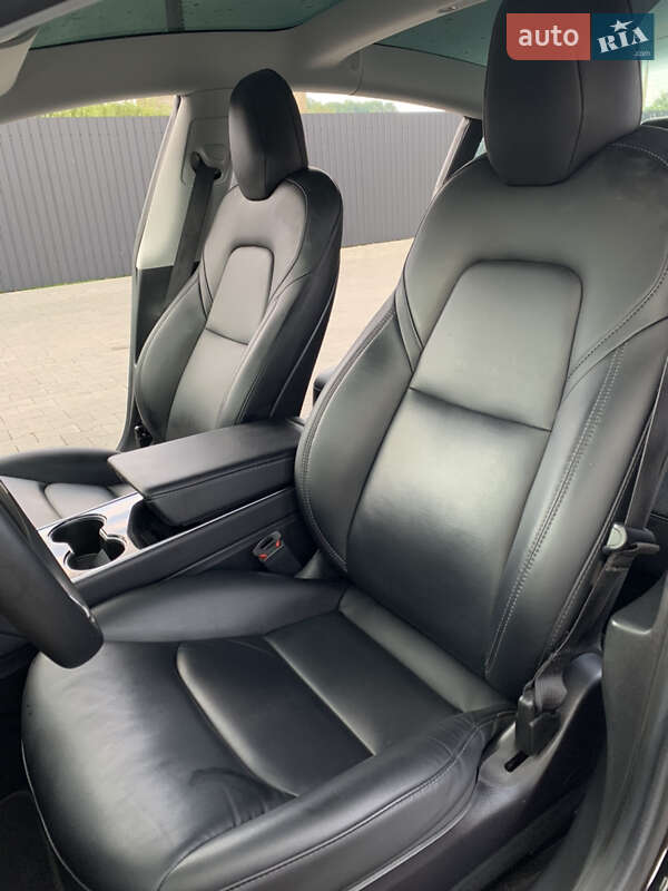 Седан Tesla Model 3 2019 в Калуші