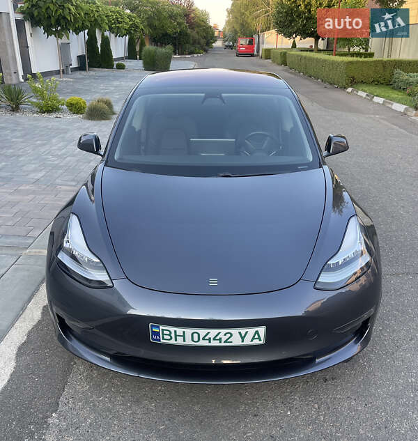 Седан Tesla Model 3 2018 в Одесі