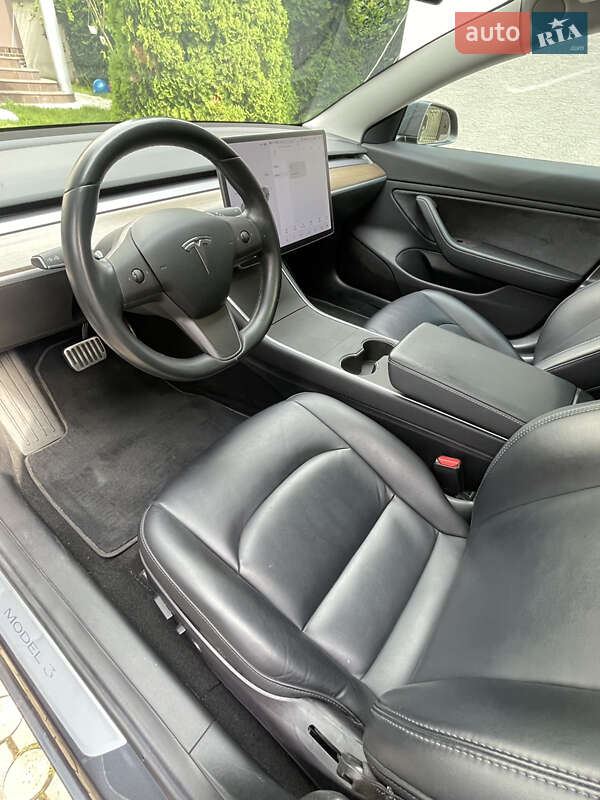 Седан Tesla Model 3 2018 в Одесі