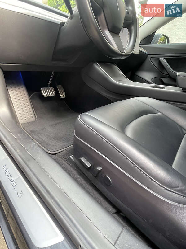 Седан Tesla Model 3 2018 в Одесі
