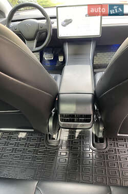 Седан Tesla Model 3 2018 в Одесі