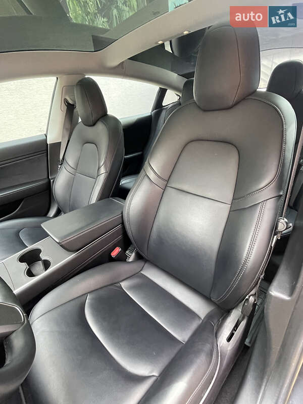 Седан Tesla Model 3 2018 в Одесі