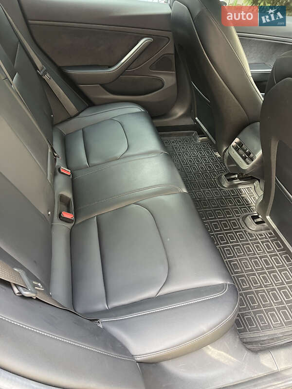 Седан Tesla Model 3 2018 в Одесі