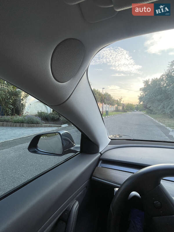 Седан Tesla Model 3 2018 в Одесі