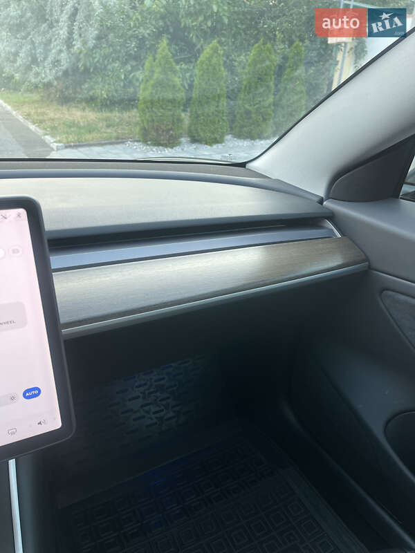 Седан Tesla Model 3 2018 в Одесі