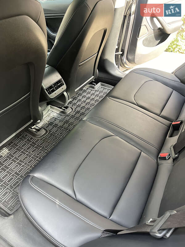 Седан Tesla Model 3 2018 в Одесі