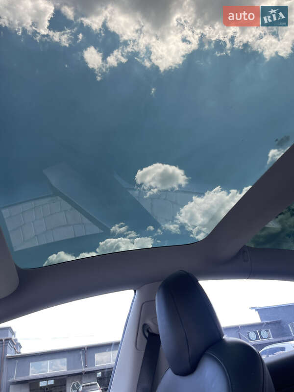 Седан Tesla Model 3 2018 в Одесі