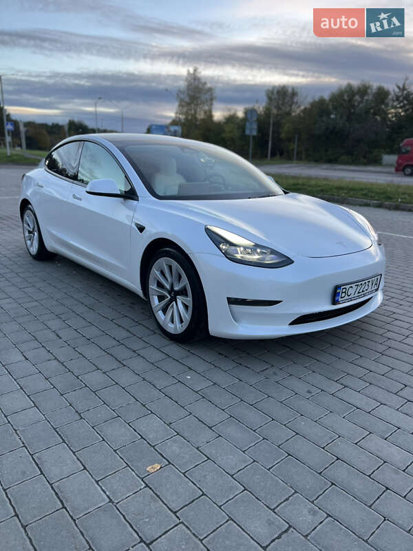 Tesla Model 3 2022