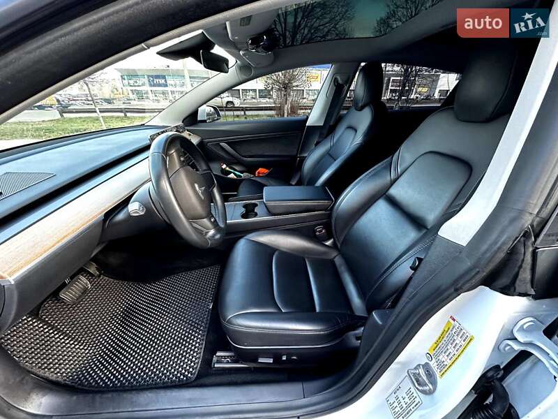 Седан Tesla Model 3 2019 в Кривом Роге